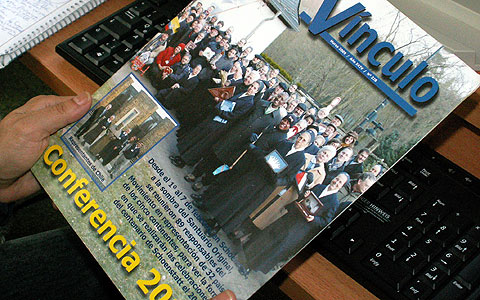 Titelseite der Zeitschrift “Vínculo”, Chile