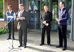 Eröffnung am Rathausplatz, Axel Pieper, Bürgermeister Rolf Lührmann, Probst Theising und Thorsten Schmölzing (v.l)