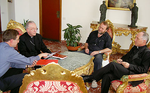 Treffen mit Kardinal Claudio Hummes: Subregens Michael Gerber, Kardinal Hummes, Pfr. Benno Riether, Mons. Biernaski (von links)