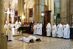 Weiheritus in der majestätischen Kathedrale von Valence