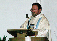 Pfr. Josef Treutlein bei der Predigt