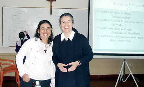 Schw. Dr. M. Elizabet Parodi gab einen Mariologie-Kurs in einer Pfarrei in Ciudad del Este