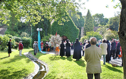 Pfingstvesper im Garten der Marienau am 31. Mai