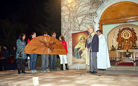 Als Geschenk zum 20. Weihetag des Heiligtums von Rancagua, erarbeitete die Schönstattfamilie von Rancagua das Heilig-Geist-Symbol für die Tür des Heiligtums