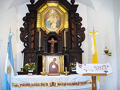Abschluss der Tagung im Heiligtum von Tucumán – rechts das Zeichen der SMJ für die „Cruzada 2014“