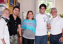 Cirino Pereira da Silva und Ana Mara Almeida da Silva, mit ihren Söhnen Marcelo und Marco aus Brasilien, und Ellen Rose Spicer, aus London, der Freundin von Marcelo