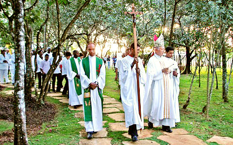 Schönstatt-Heiligtum in Belo Horizonte: Gut 2000 Menschen feierten hier 60 Jahre Priesterweihe und 50 Jahre Bischofsweihe von Kardinal Serafim Araújo