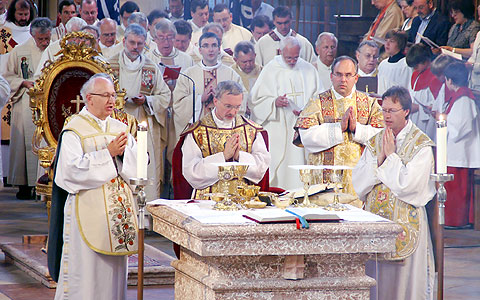 16. Juli, Ingolstadt: Heilige Messe aus Anlass der Weihe des Bistums an die Mater ter admirabilis