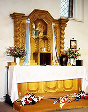 Der Altar aus der Kapelle, jetzt in der Kirche in Gudnicki
