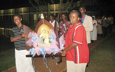 Prozession zum Heiligtum von Bujumbura, mit der Auxiliar