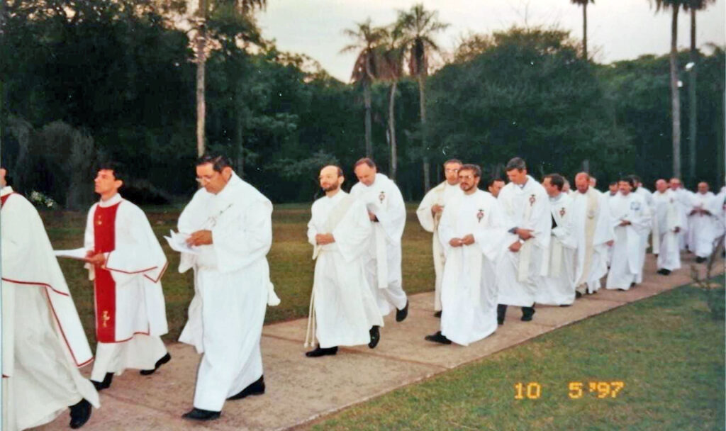 Ordenacion sacerdotal, Tuparenda, 1997