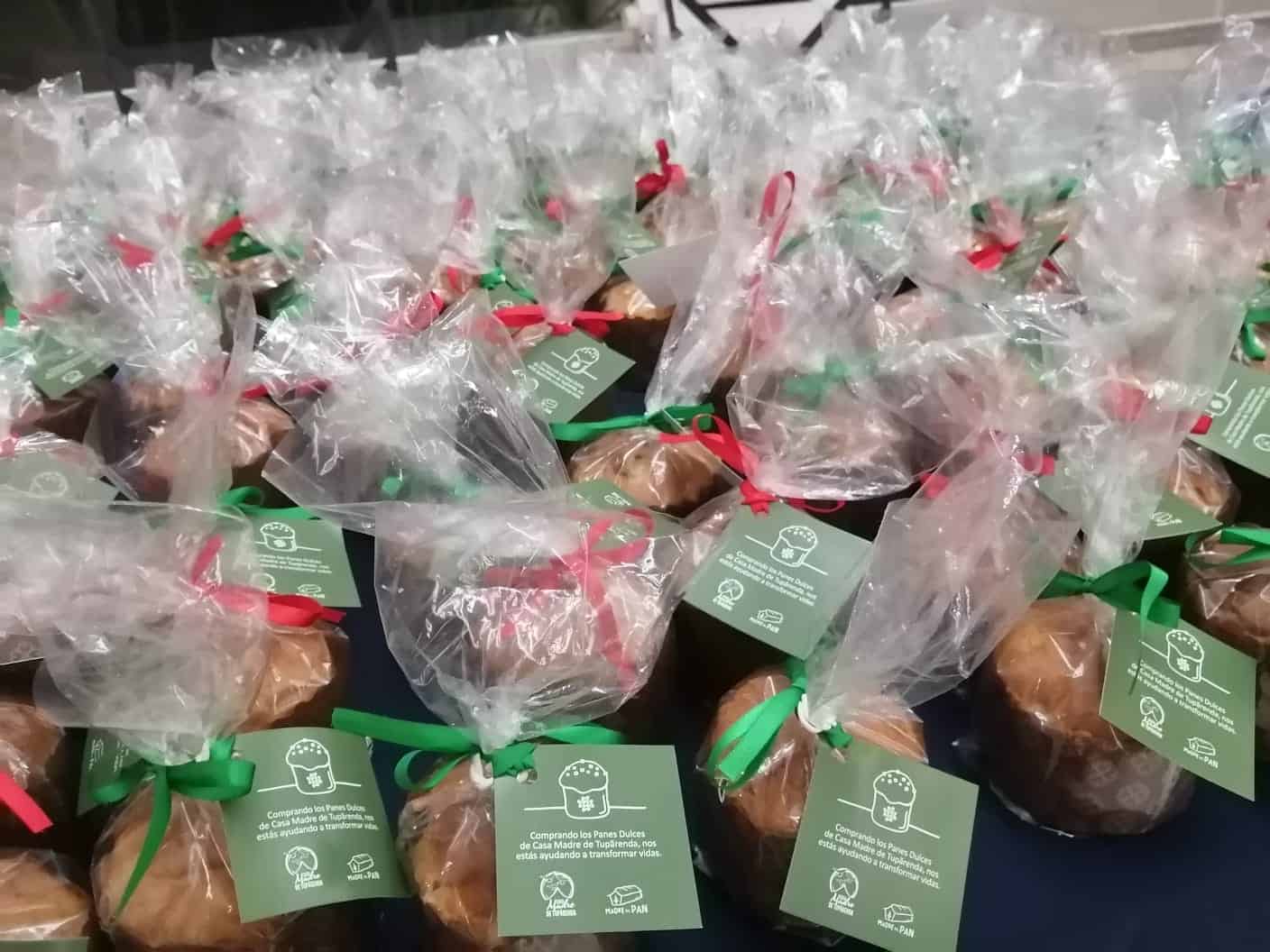 Souvenir: minis pan dulces haciendo progaganda para aue hagan sus pedidos para las fiestas